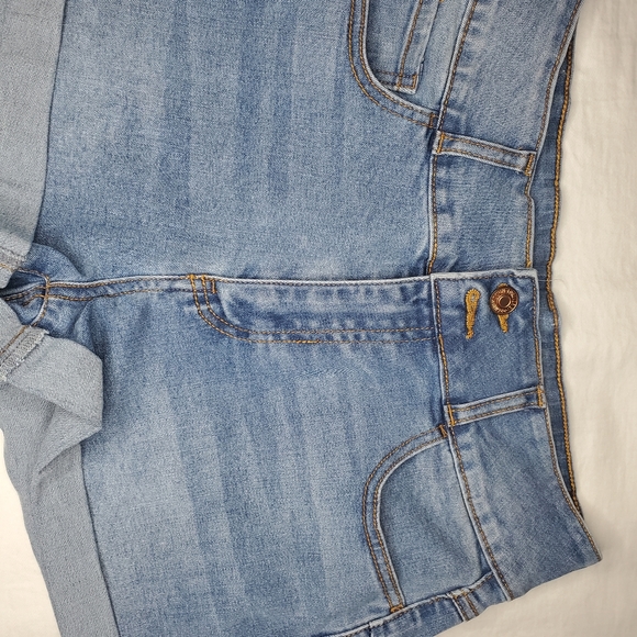 Forever21 Short - Picture 5 of 5